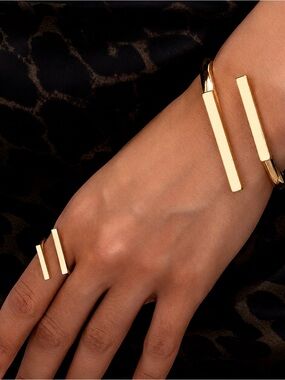 Rare Free People Minimalist Gold Bar Cuff Bracelet and Ring Set Women Jewelry